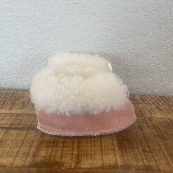 Minnetonka Moccasins Pink Lambs Wool Suede BOOTIES BOOTS Size 5 Infant READ FLAW - Picture 4 of 12